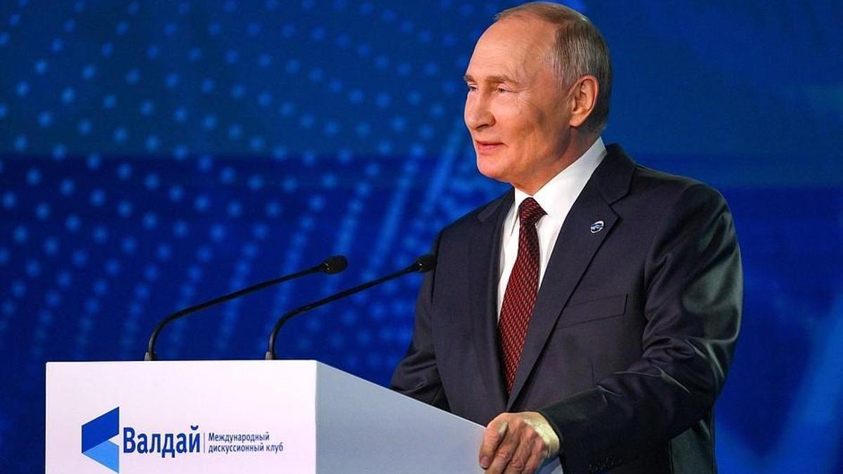 Putin, Trump'a övgüler düzüp el uzattı