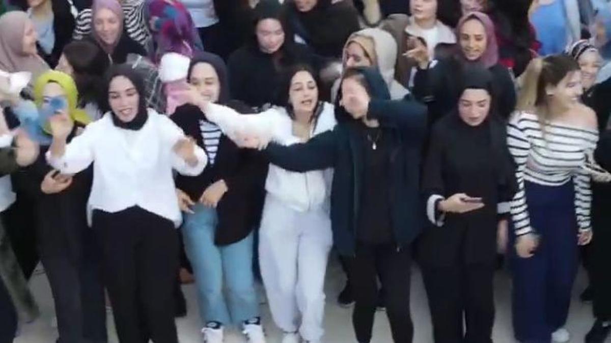 Kız ve erkek öğrencilerin farklı tepkileri sosyal medyada viral oldu