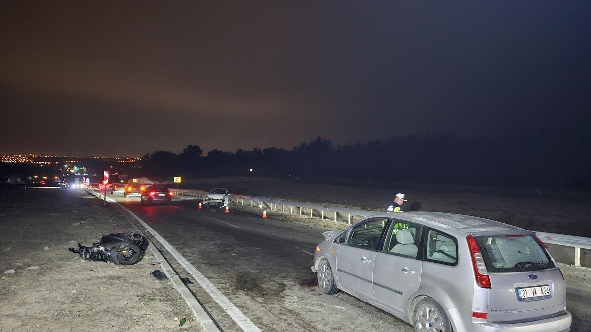 Adana'da otomobil, motosiklete çarpıştı: 1 ölü, 3 yaralı
