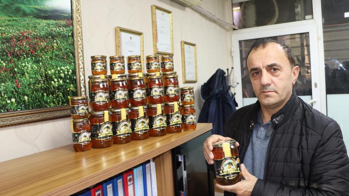 2 bin 300 rakımda 400 çiçekten toplanıyor! Anzer Balı'nda hasat başladı