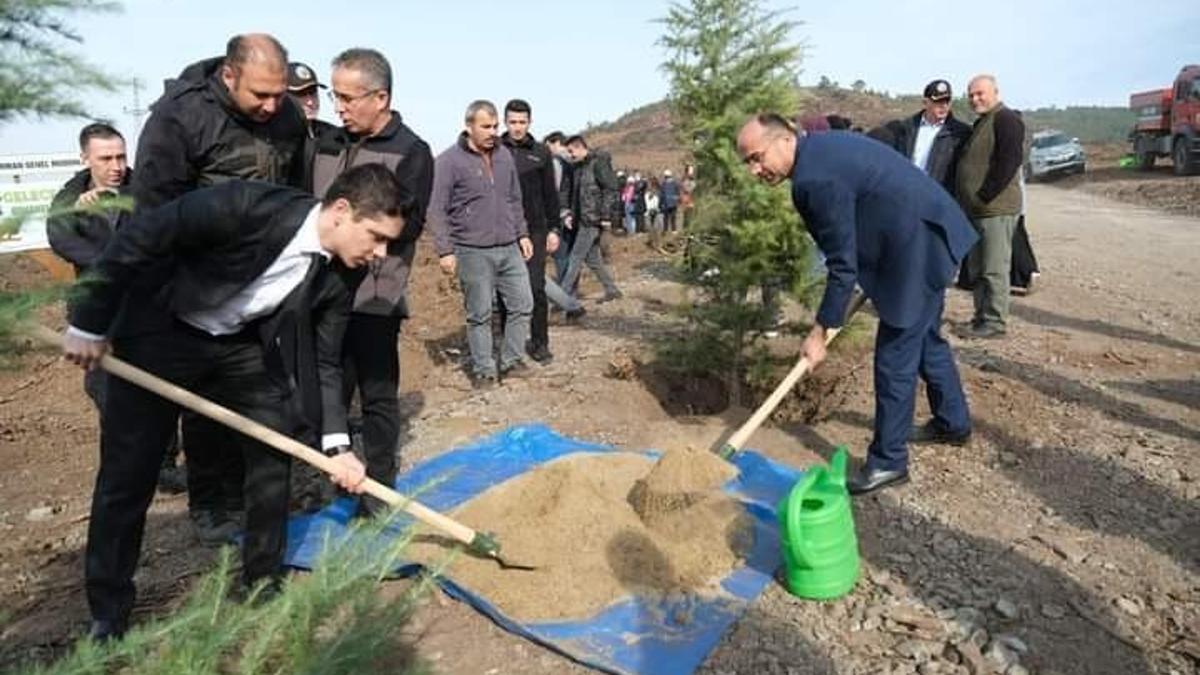 Orhaneli'de 300 fidan toprakla buluştu