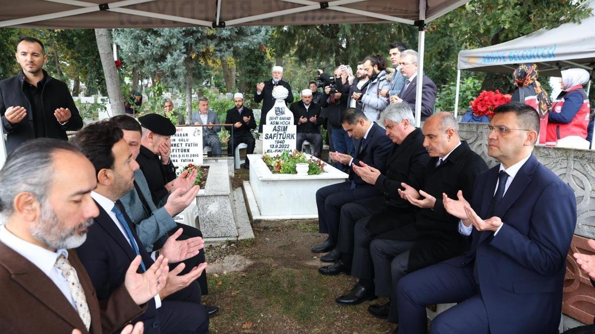 Kaymakam Safitürk, şehadetinin 8'inci yıl dönümünde mezarı başında anıldı