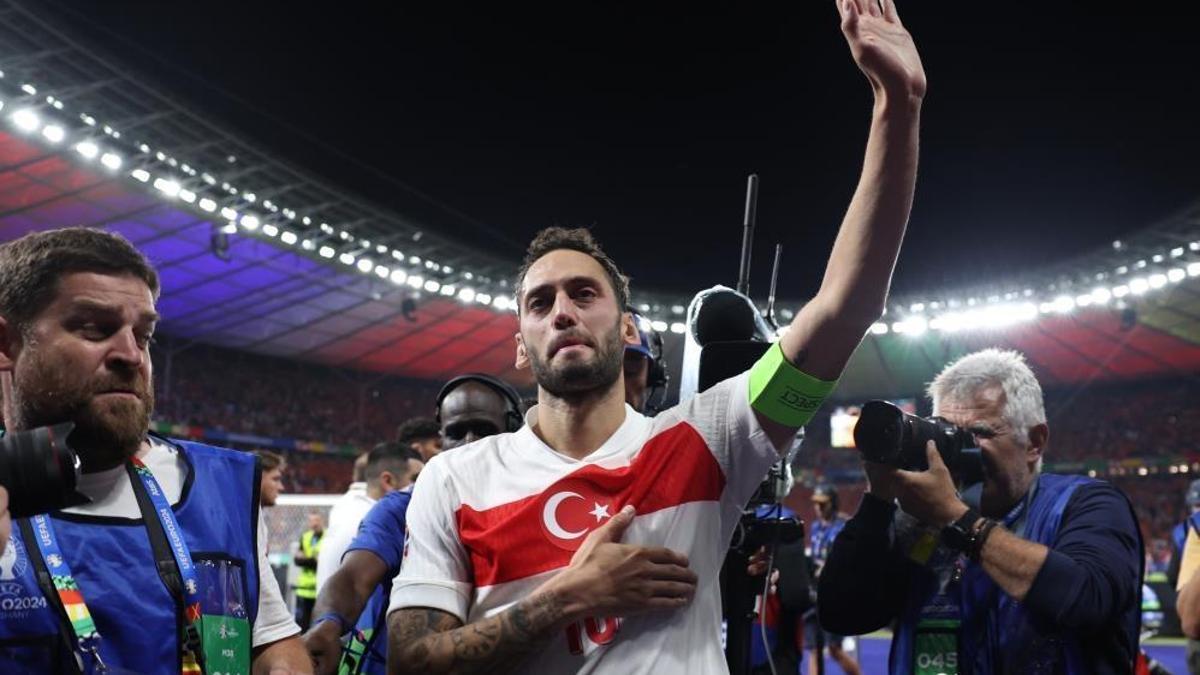 Hakan Çalhanoğlu'ndan Galatasaray transferi açıklaması: İhtimalim vardı