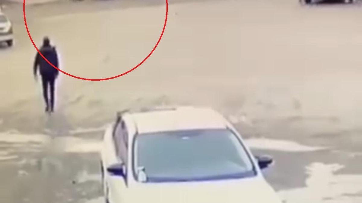 Diyarbakır'da 2 çocuğa kamyonet çarptı, o anlar kamerada