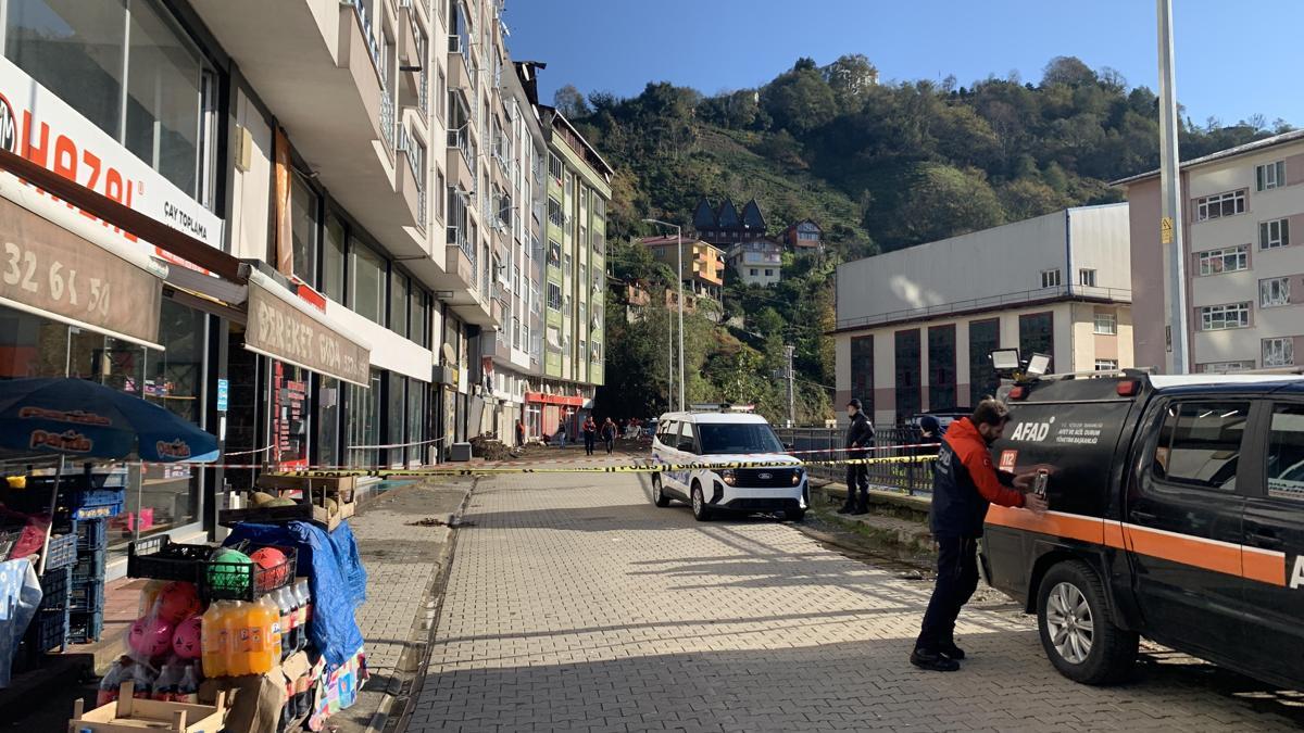 Rize'de heyelanın vurduğu evlere 60 ton toprak girmiş