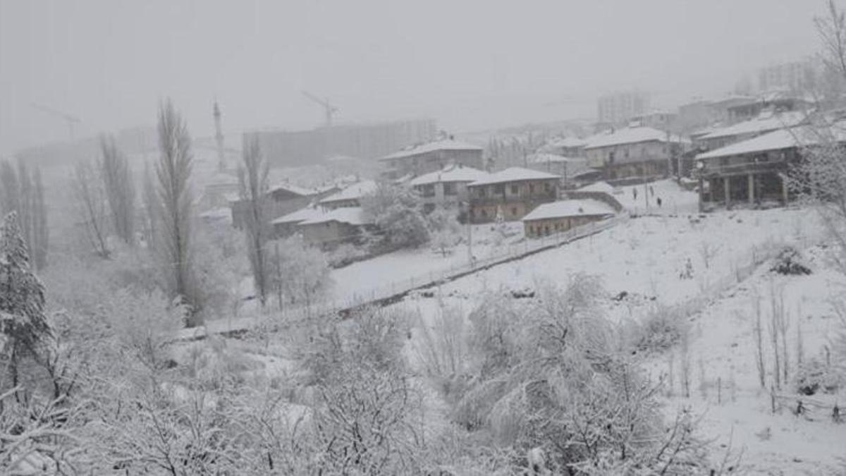 Adana'nın yüksek kesimlerinde kar yağdı