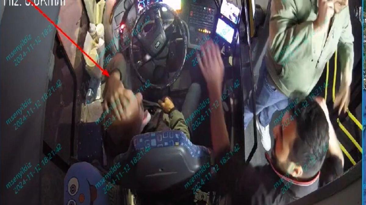 Beyoğlu'nda saldırgan şahıs otobüs şoförüne kaldırım taşı fırlattı