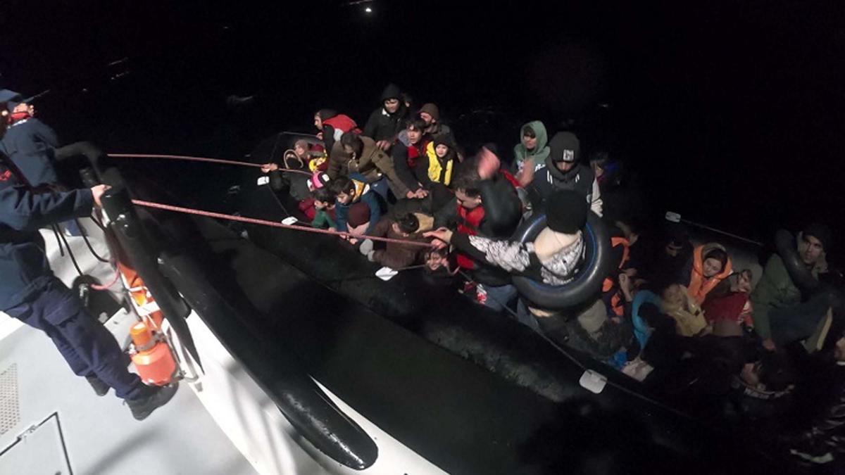 Çanakkale’de 57 kaçak göçmen kurtarıldı