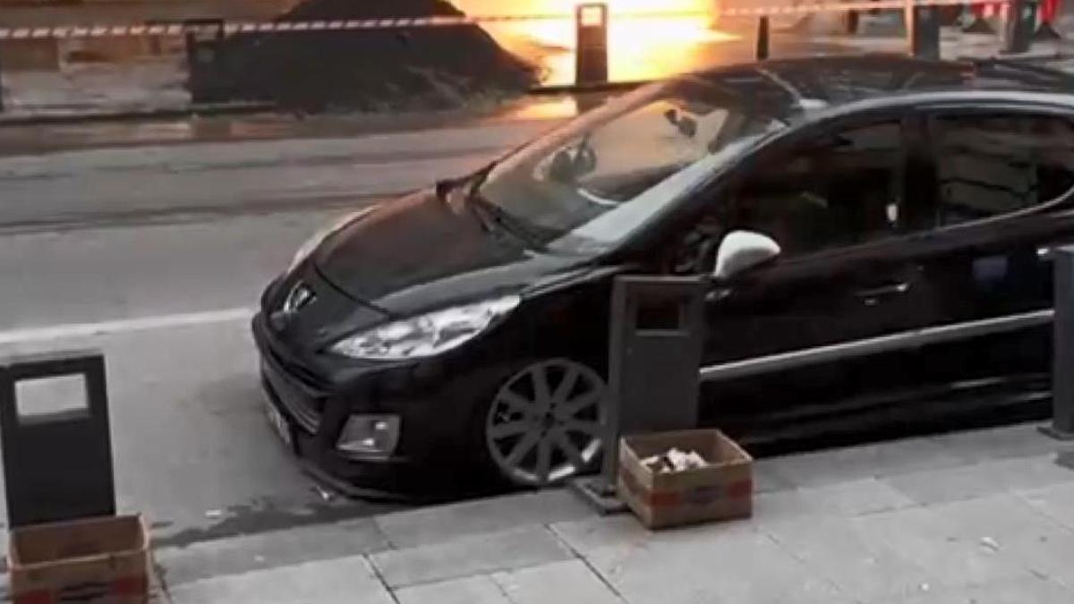İSKİ'nin yanlışlıkla kestiği elektrik kabloları etrafa korku saldı