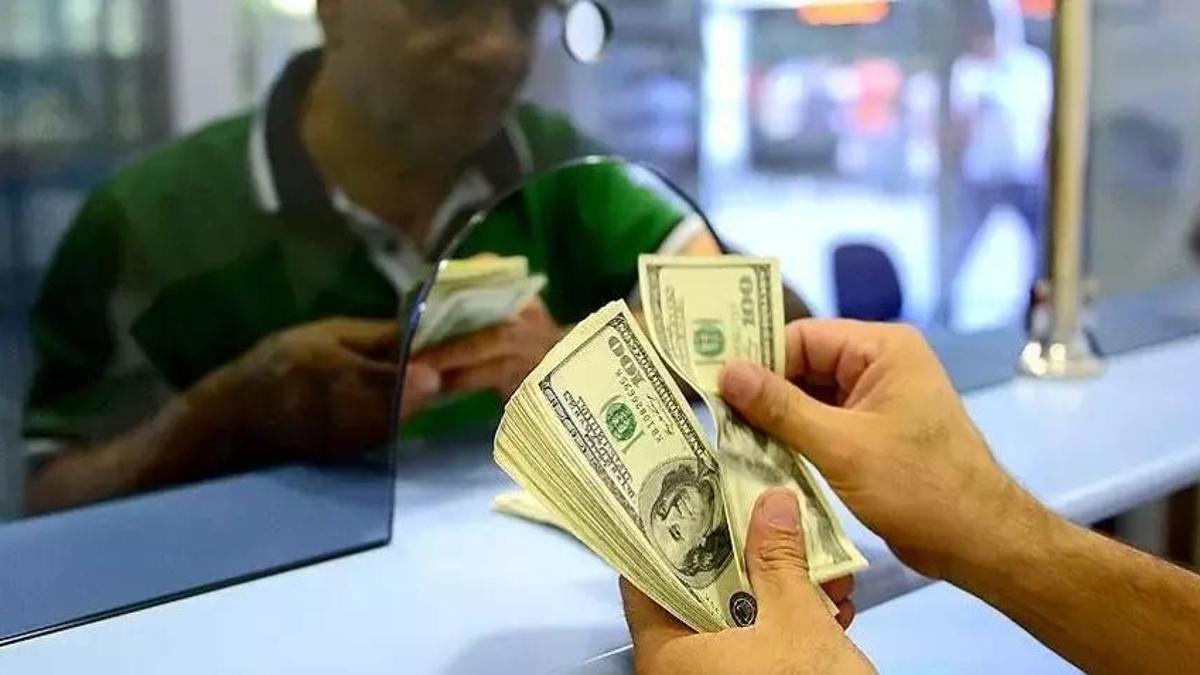 Kapalıçarşı'da 'dolar' krizi! Döviz büroları alımı durdurdu
