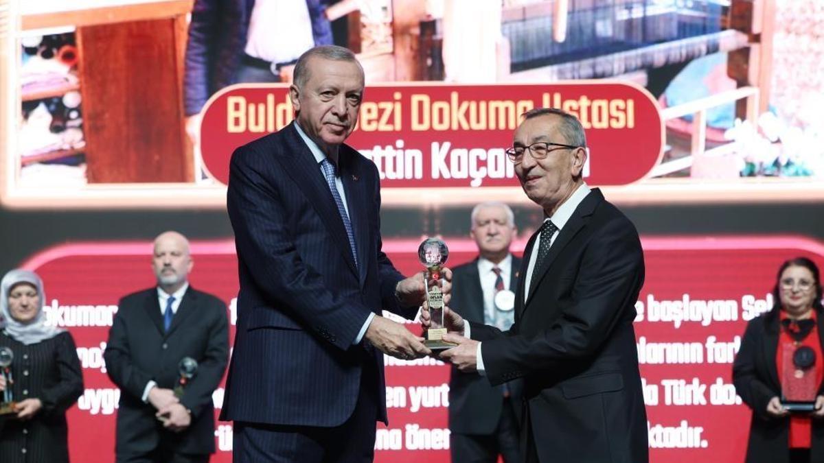 Manisalı dokuma ustasına ‘Yaşayan İnsan Hazinesi' ödülü