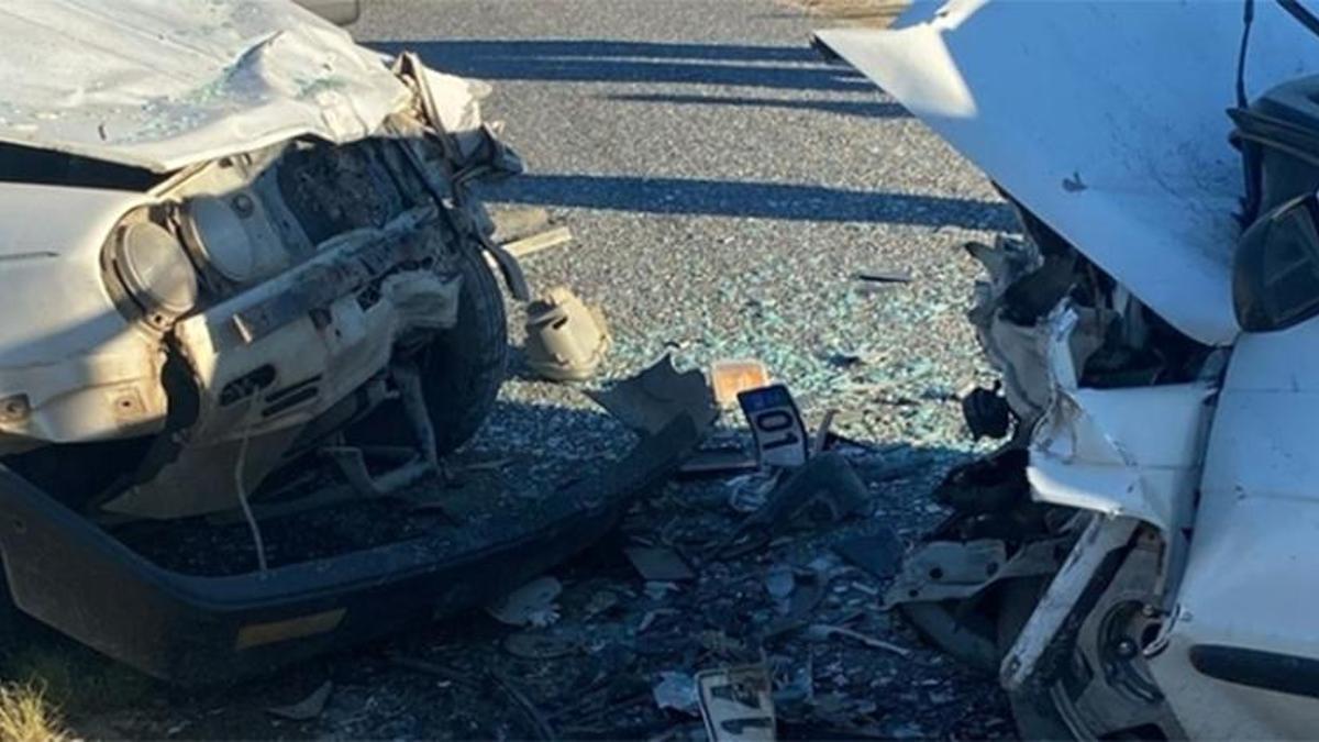 Adana'da 2 otomobilin çarpışması sonucu 5 kişi yaralandı