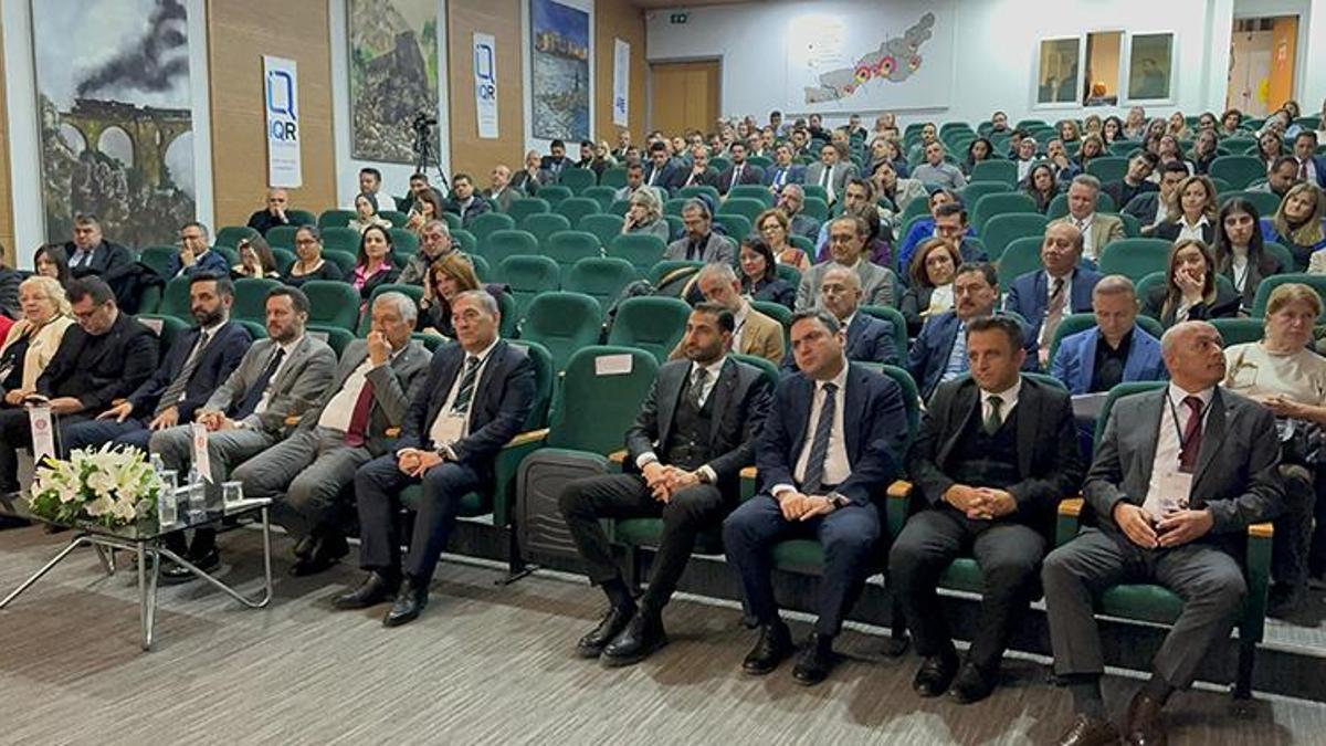 Adana'da bilim insanları istatistik zirvesinde bir araya geldi