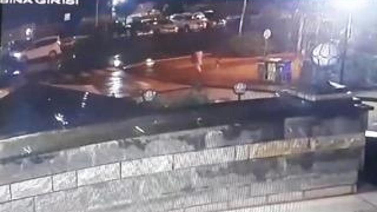 Rize'de yaya geçidinde otomobilin çartığı kadın yaralandı; kaza kamerada