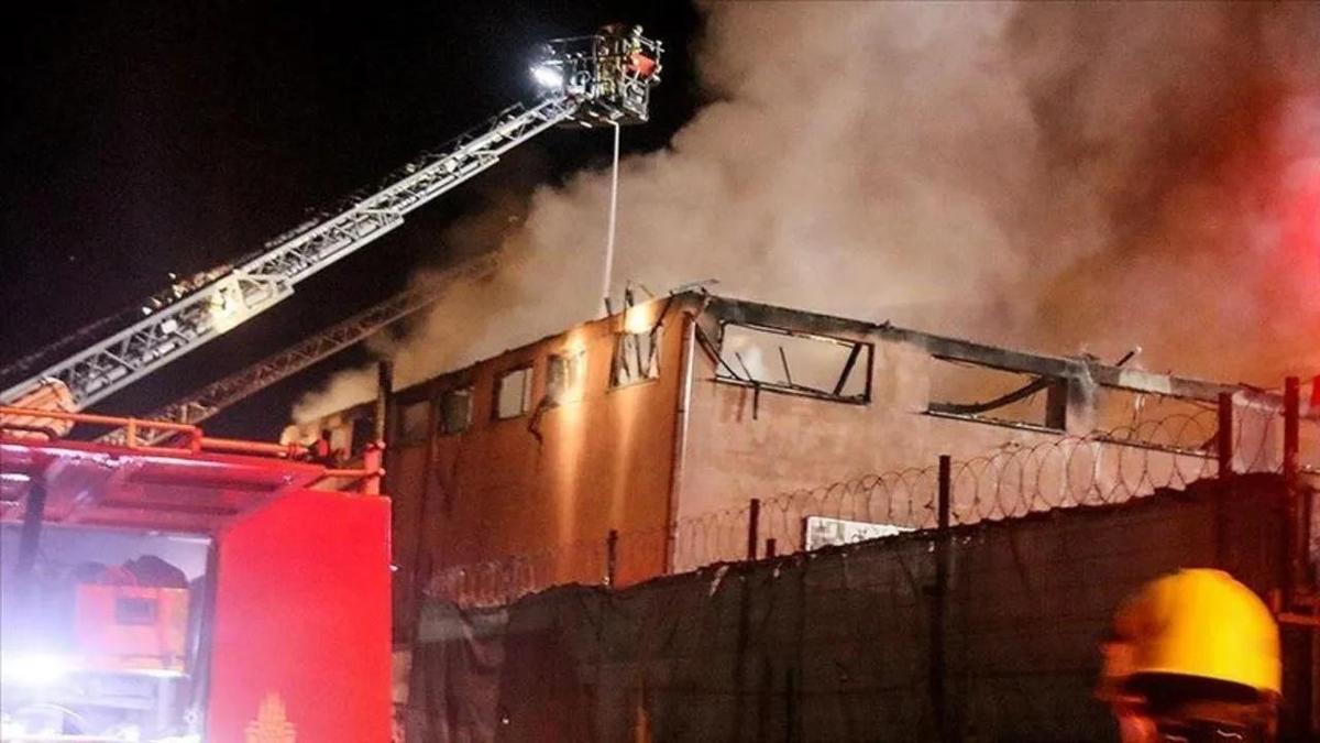 Adana'da palet fabrikasında çıkan yangın söndürüldü