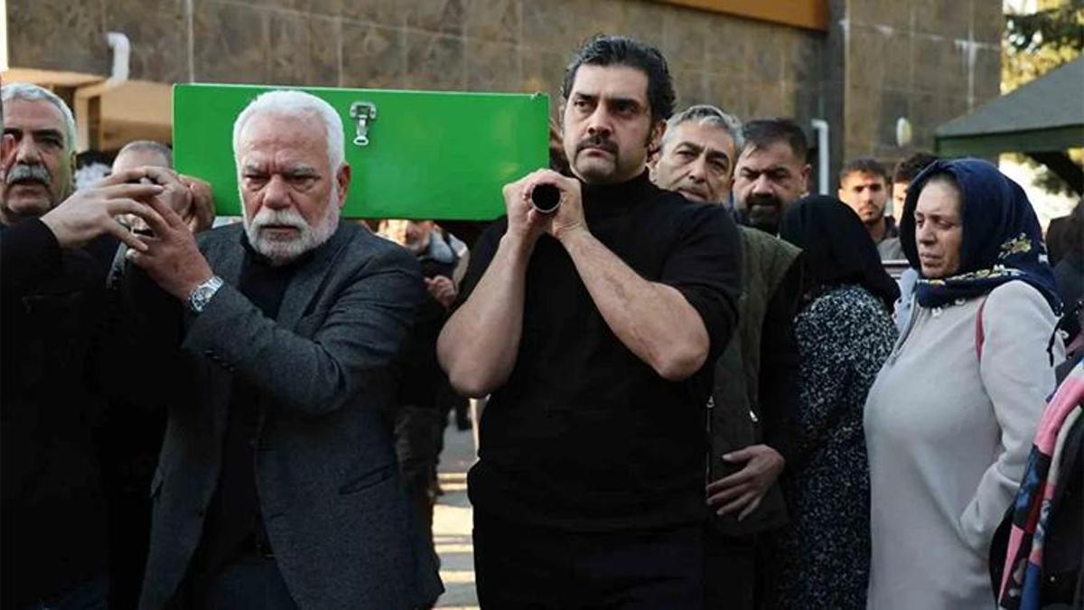 Adanalı şarkıcı Bayhan'ın acı günü: Babası trafik kazasında hayatını kaybetti