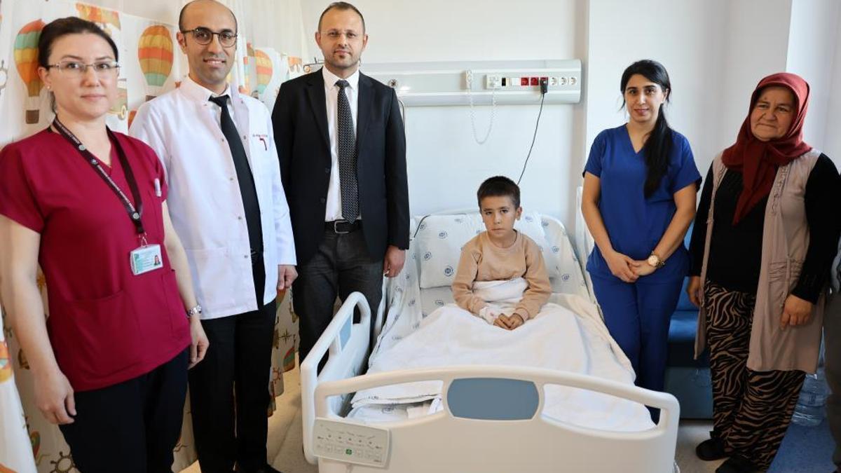 Karın ağrısı şikayetiyle gitti tümör çıktı! Hasan Berat, hastalığına Adana'da şifa buldu