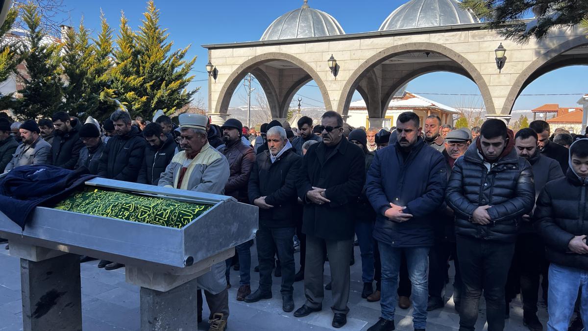 Kayseri'de fabrika yangınında ölen işçi, son yolculuğuna uğurlandı