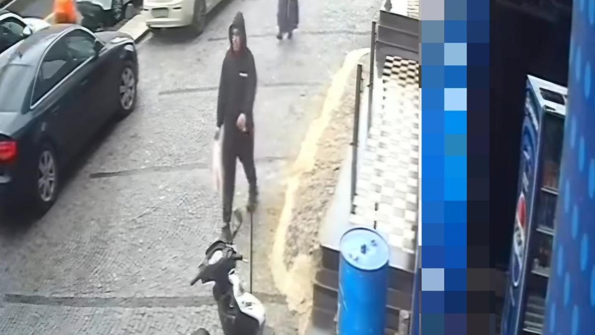 İstanbul - Bayrampaşa'da geri manevra yapan minibüs yayaya çarptı