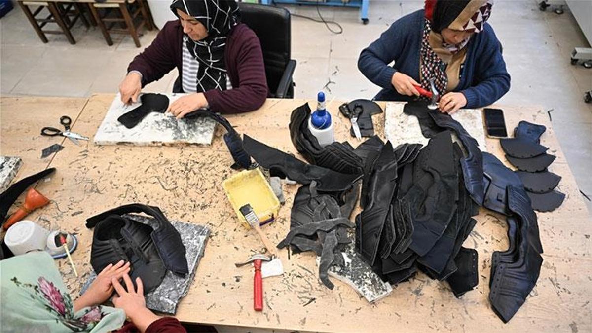 Gaziantep ikinci sırada yer alıyor! Türkiye'nin bilinen ayakkabı markaları kadınların elinde şekilleniyor