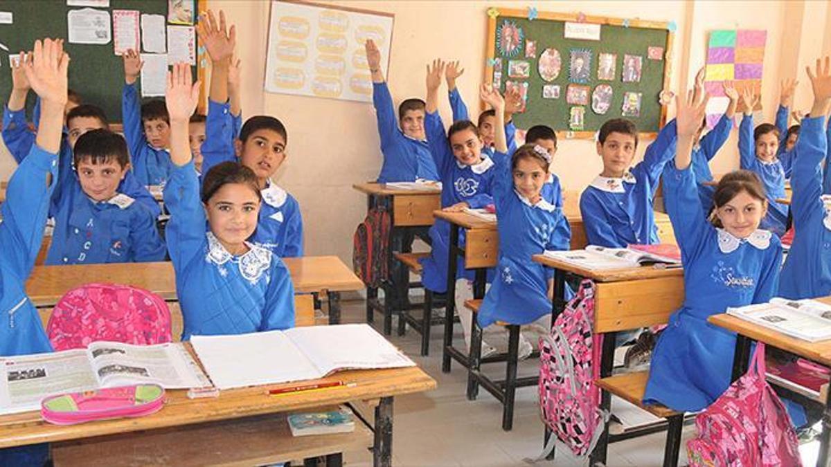 Okullarda kılık kıyafet yönetmeliği değişti! 4 yıl şartı getirildi