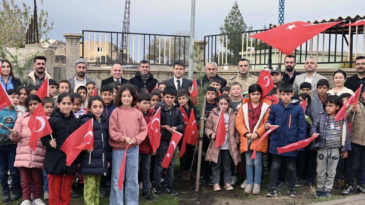 Derik'te, şehit Uzman Çavuş Serdar Temelli anısına fidan dikildi