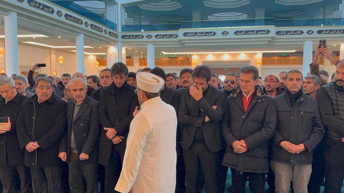 Mahsun Kırmızıgül'ün annesi son yolculuğuna uğurlandı