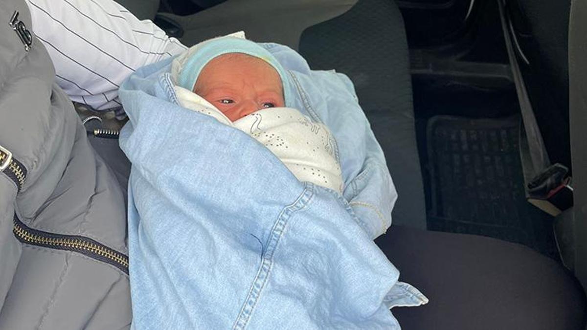 Mersin'de çöp konteynerinin yanında 1 aylık bebek bulundu