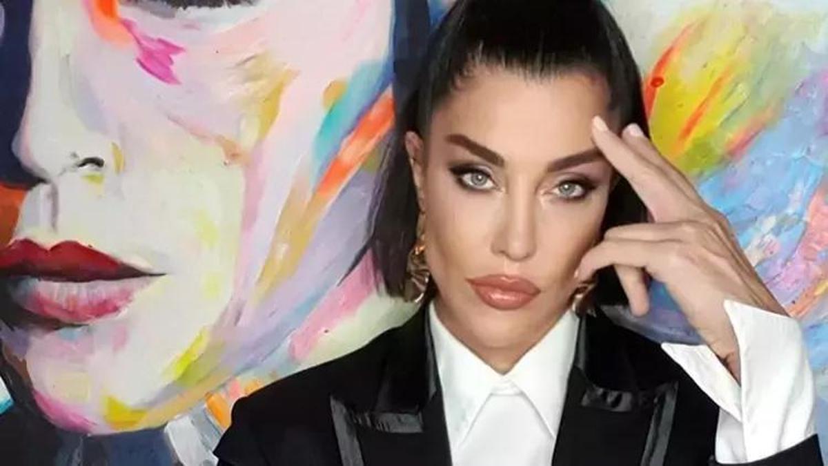 Eski manken Deniz Akkaya hakkında yakalama kararı!