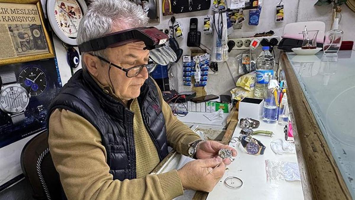 37 yıllık saat tamircisi artık çırak bulamıyor