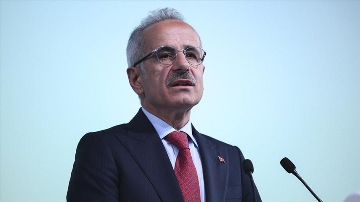 Bakan Uraloğlu'ndan sosyal medya ve online oyun açıklaması: Yasal düzenleme artık zorunlu hale gelmiştir