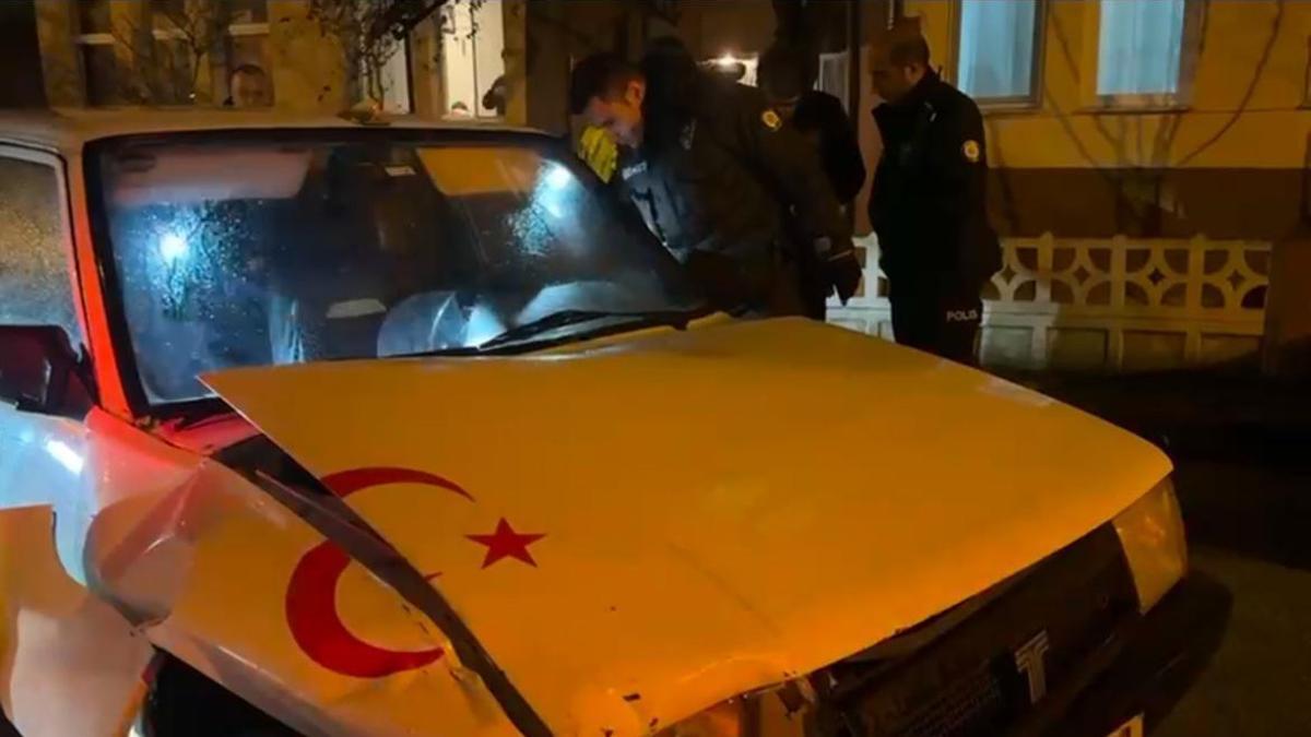 'Dur' ihtarına uymayan alkollü sürücünün kullandığı otomobil, 2'si polis 3 araca çarptı