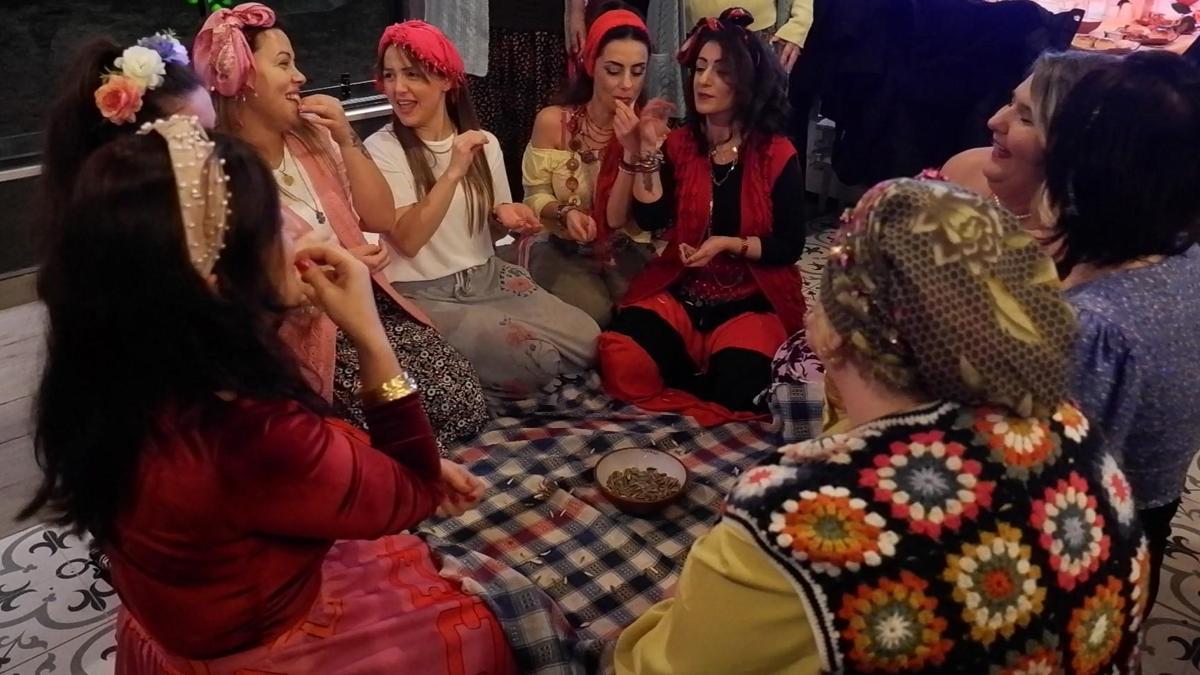 Trakya'nın vazgeçilmezi! Edirneli kadınlar sandıktan çıkardı, renkli görüntüler ortaya çıktı