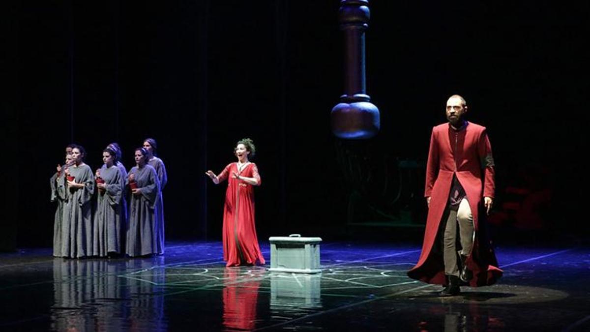 "Medea" seyircisiyle buluştu