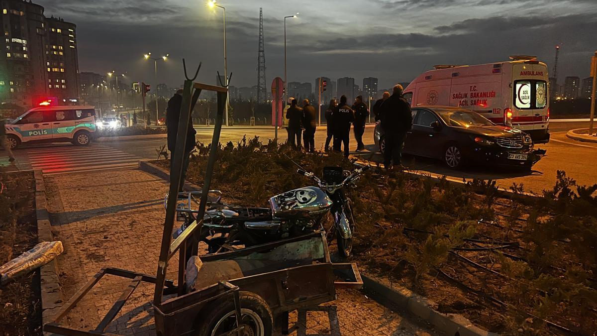 Kayseri'de otomobil ile sepetli motosiklet çarpıştı: 4 yaralı