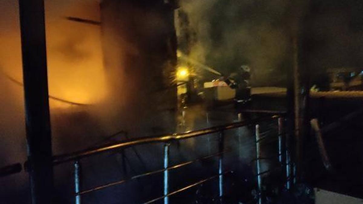 Dörtyol'da yangın çıkan ev ve iş yerinde maddi hasar oluştu