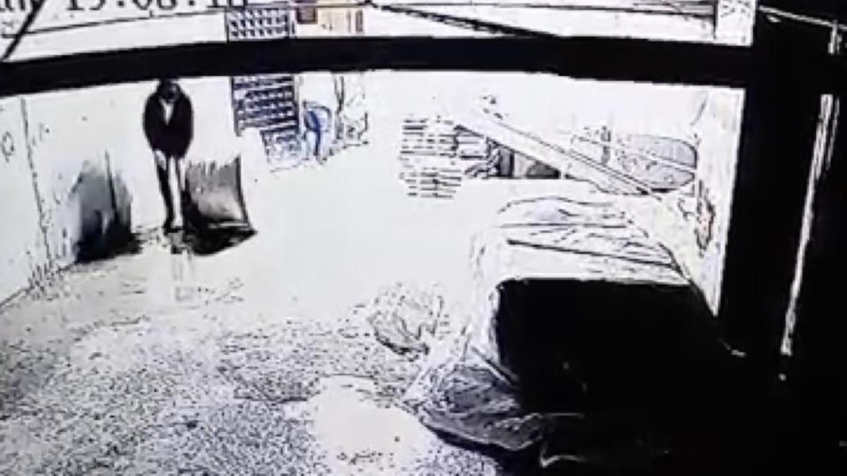İnşaatçı gibi giyinip 500 Bin TL'lik kablo çaldılar
