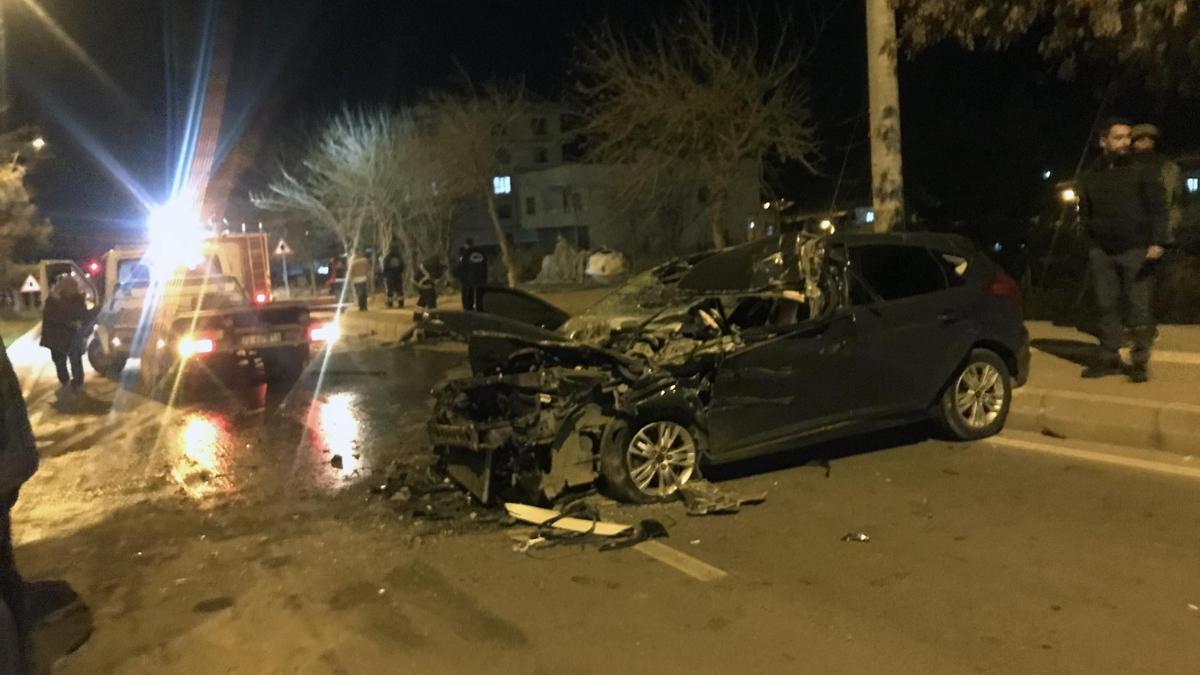 Mardin’de yol temizlik aracıyla çarpışan otomobilin sürücüsü yaralandı