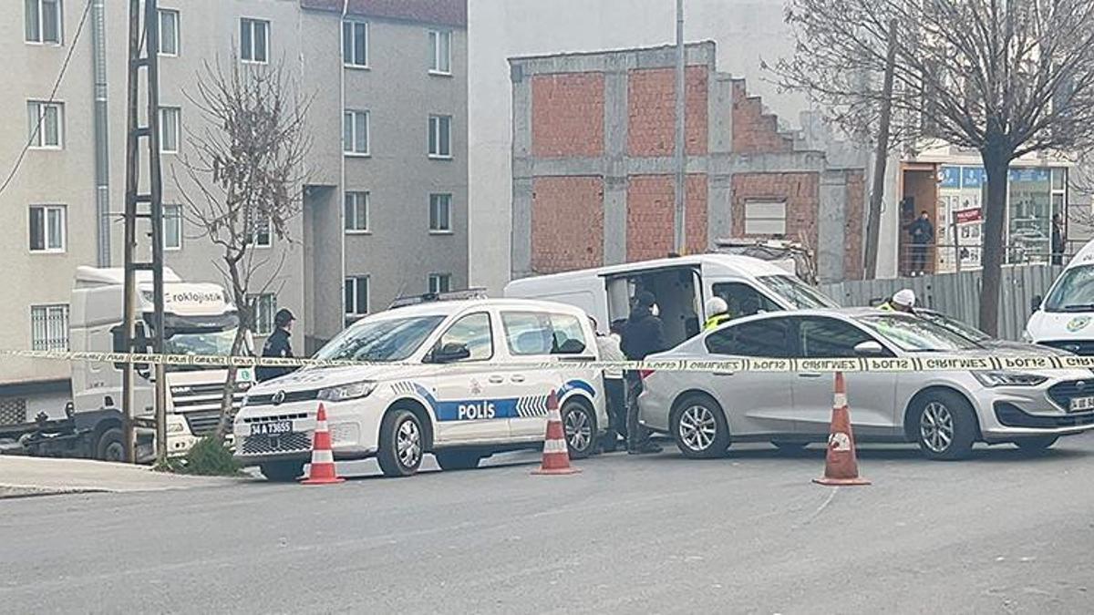 Beylikdüzü'nde 'el bombası' paniği! Kaldırım üzerinde bulundu
