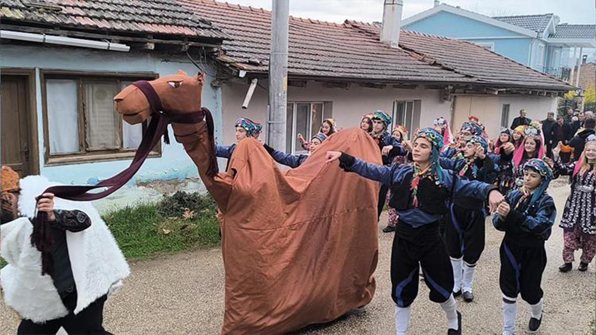 Bursa'da kışı karşılama etkinliği yapıldı: 'Toprağın Uykusu' ile Türk gelenekleri yaşatılıyor