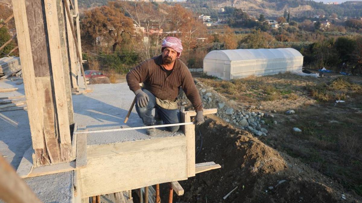 Hatay'da inşaatlar yükseliyor! Kalıpçıların yevmiyesi 1750 TL'yi buldu