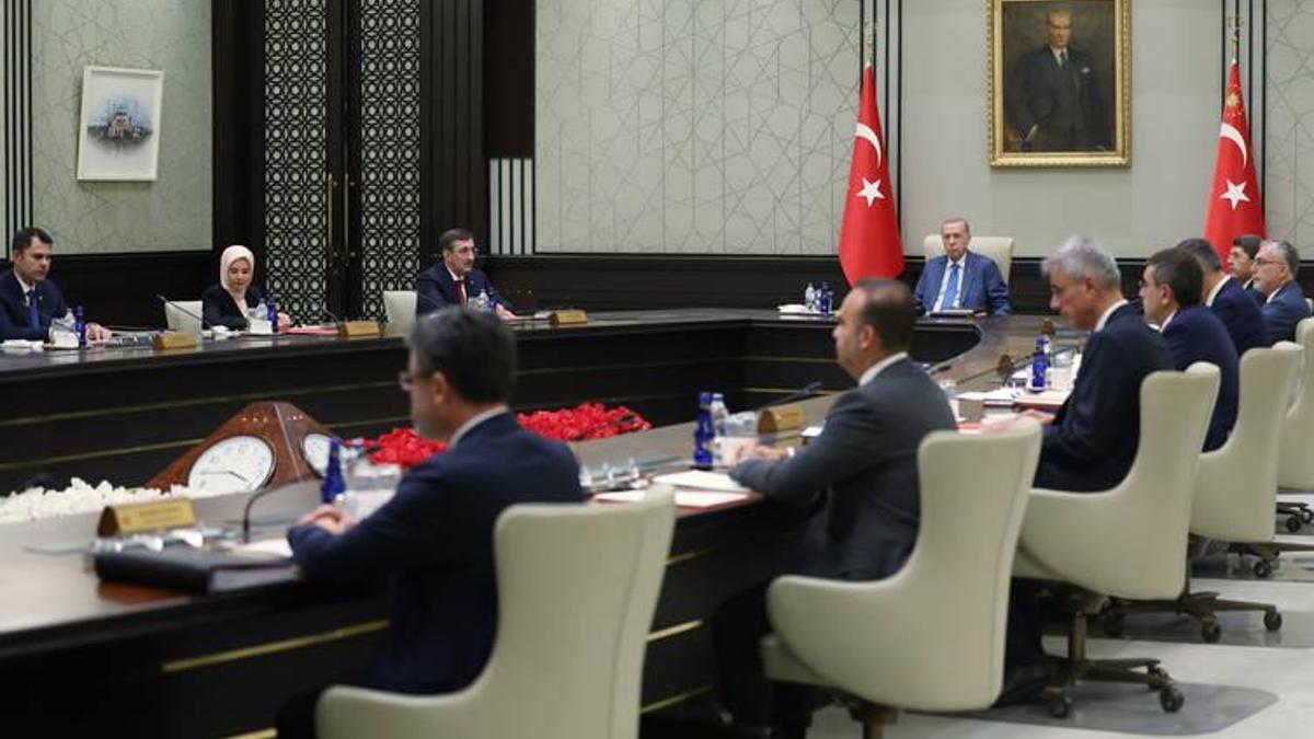 Cumhurbaşkanlığı Kabinesi toplanıyor! Gündem; Suriye ve asgari ücret, Cumhurbaşkanı Erdoğan açıklama yapacak