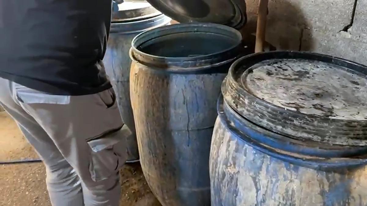 Adana'da 1050 litre sahte içki ele geçirildi! 'Yılbaşında içmek için yaptım'