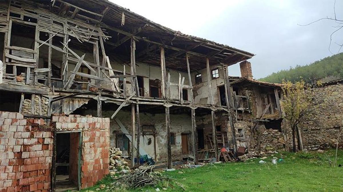 Denizli'de Tavasoğulları Konağı kurtarılmayı bekliyor