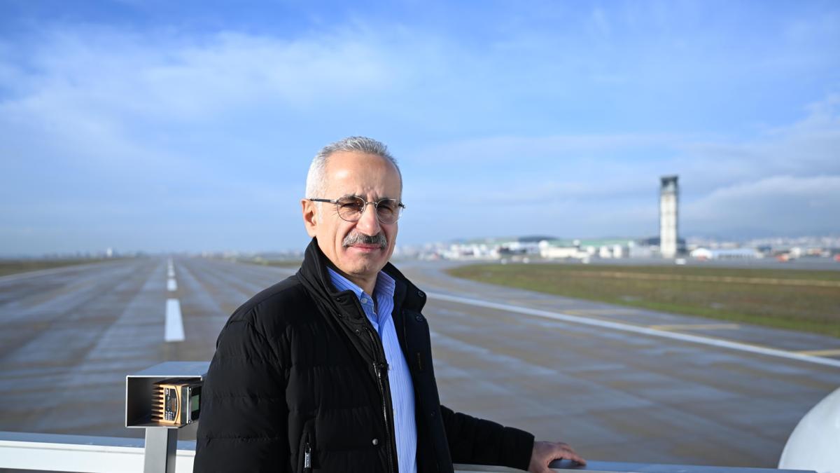 Ulaştırma ve Altyapı Bakanı Uraloğlu: Sabiha Gökçen'de açılan ikinci pist yolcu ve yük trafiğini artırdı