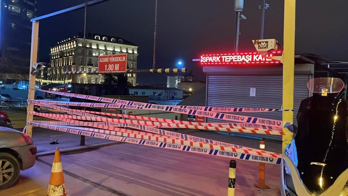Beyoğlu’ndaki İSPARK’ın kolonları çatladı, otopark boşaltıldı