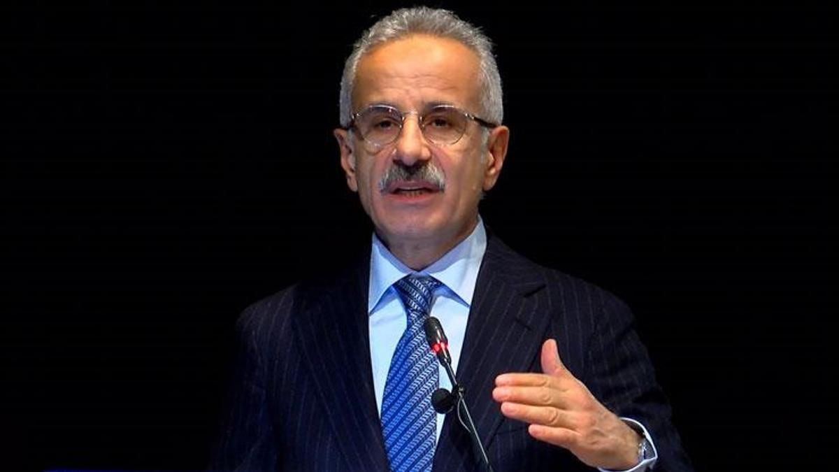 Bakan Uraloğlu: Azerbaycan uçağı için 8 kişilik heyet görevlendirildi
