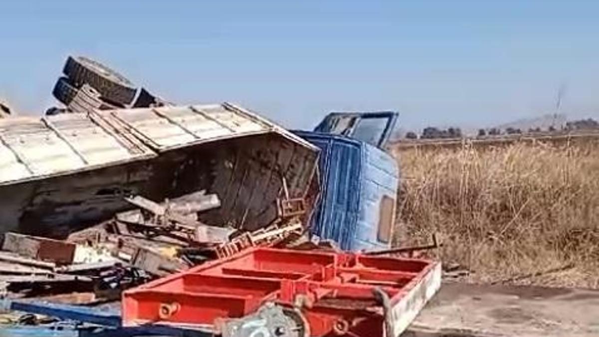 Kontrolden çıkan TIR devrildi: 1 yaralı
