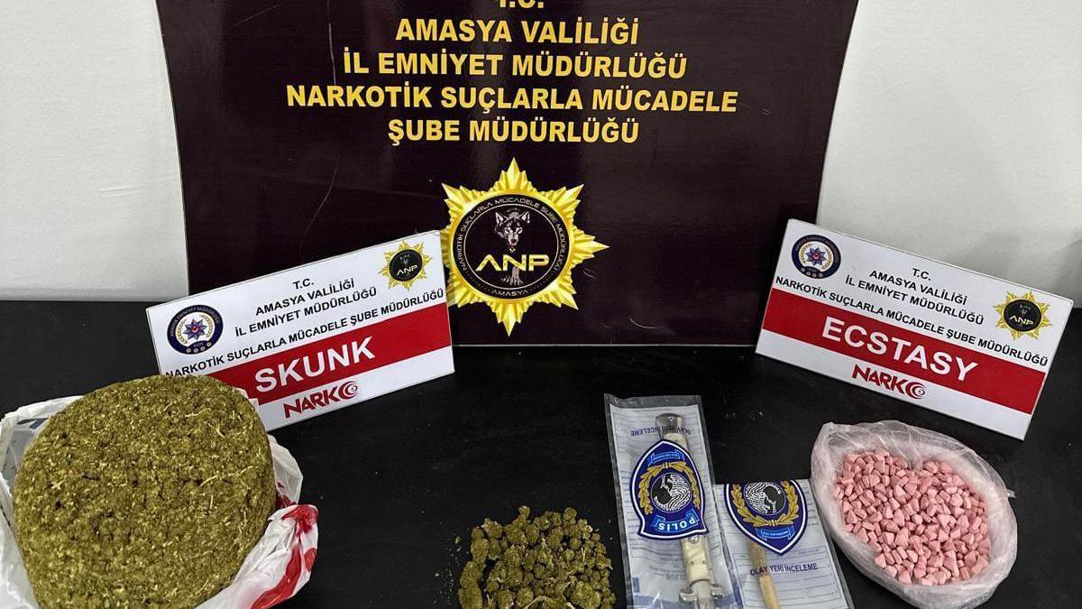 TIR'ı polisin üzerine süren sürücü, uyuşturucuyla yakalandı