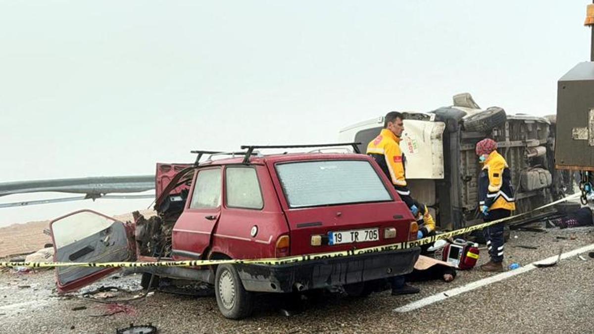 Kırşehir'de zincirleme kaza: 3 kişi hayatını kaybetti, 18 kişi yaralandı